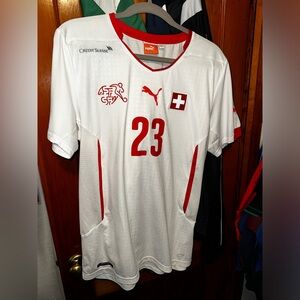 SWITZERLAND 2014 PUMA AWAY FOOTBALL SHIRT SOCCER JERSEY
Xherdan Shagiri